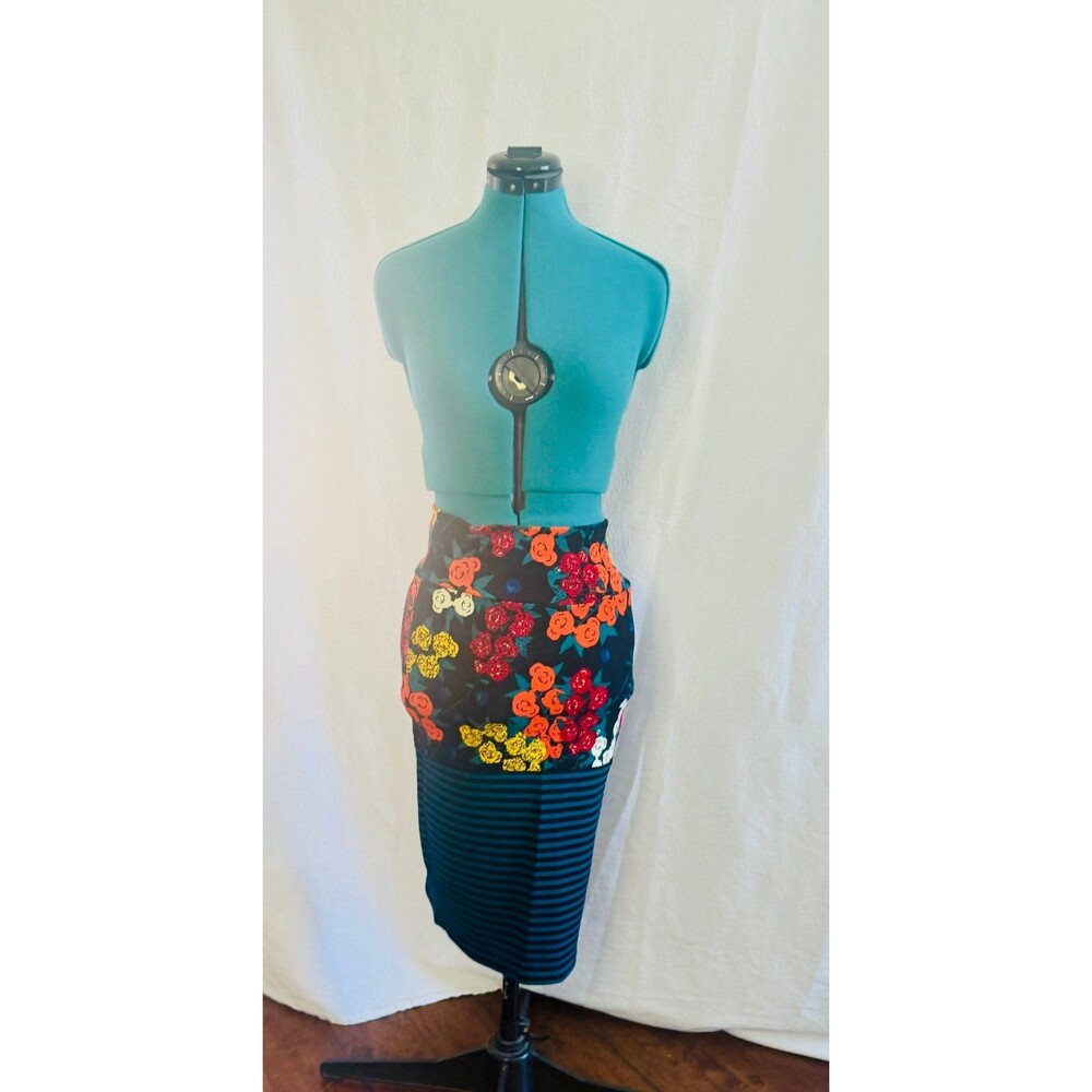 NWT LuLaRoe Cassie skirt. Size XS. Brand new with tags.